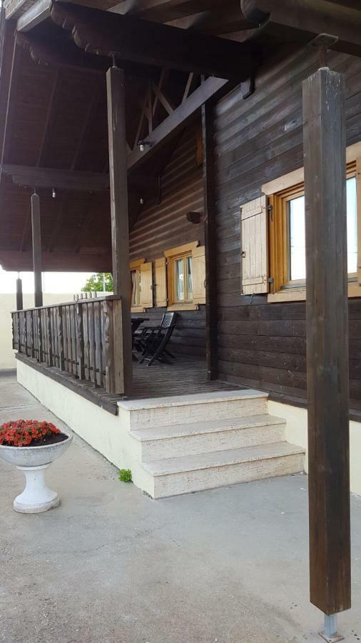 Chalet L Oasi Di Ambra 8 Posti Letto Con Uso Piscina Ardea Kültér fotó