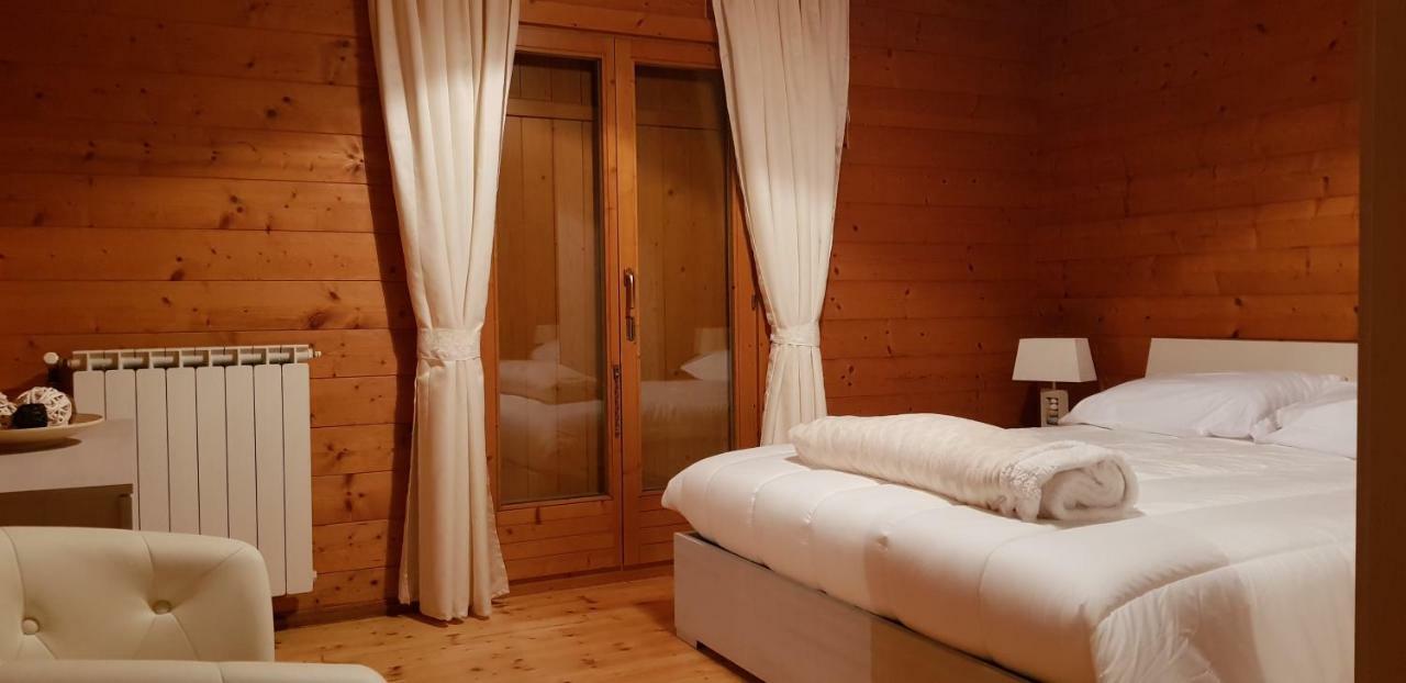 Chalet L Oasi Di Ambra 8 Posti Letto Con Uso Piscina Ardea Kültér fotó