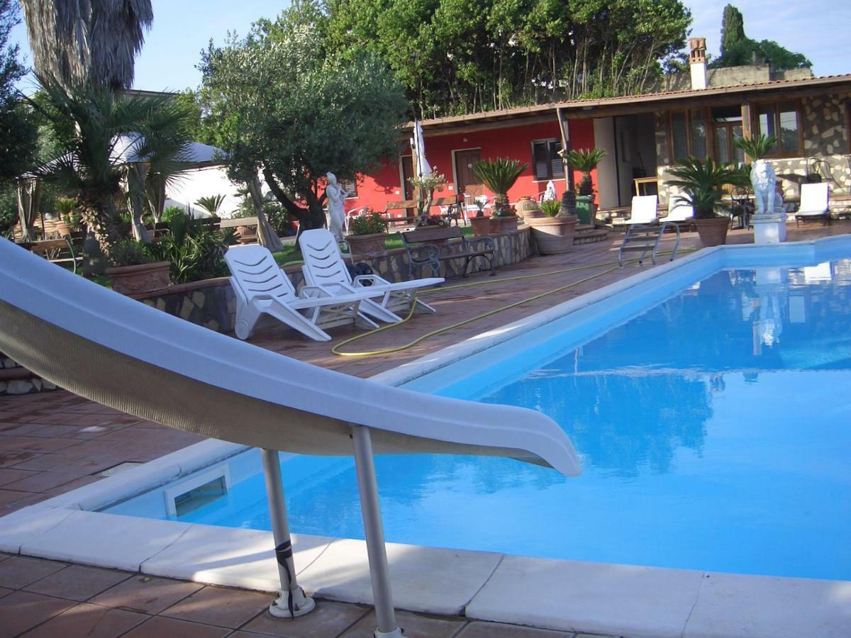 Chalet L Oasi Di Ambra 8 Posti Letto Con Uso Piscina Ardea Kültér fotó